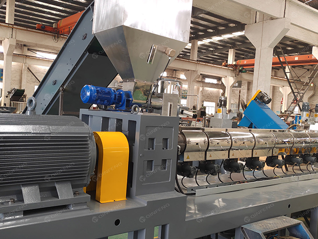 秦風(fēng)機(jī)械的EPS材料造粒生產(chǎn)線(xiàn)